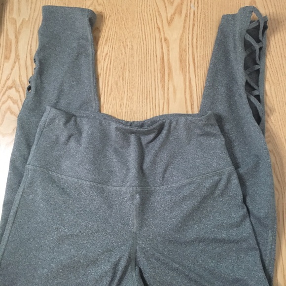 Women’s So Strappy Capri Leggings Stretchy Soft Gray Size Medium - Picture 3 of 7